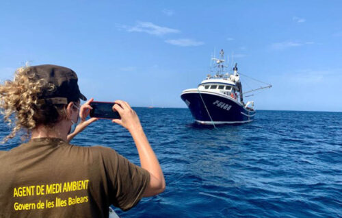 Baleares activa 20 buques de vigilancia para blindar la posidonia hasta octubre